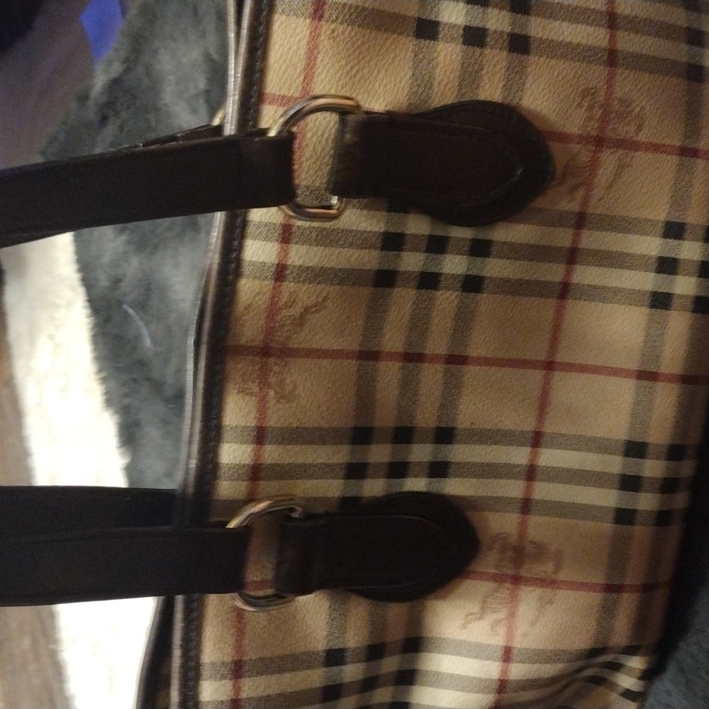 Burberry shoulder bag large tote style. - Picture 2 of 8
